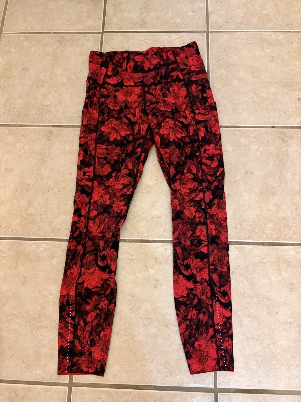 lululemon Fast & Free 7/8 Tight , Floral Leggings - Carmine True Red and Black